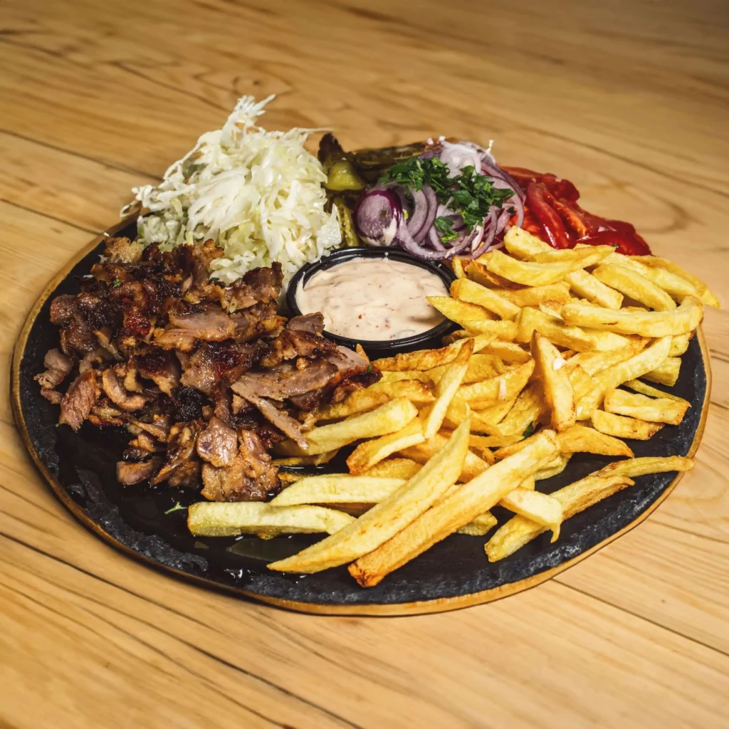 Shaorma la farfurie de vita sau pui de la Cheeseria Pizza and Kebab Bragadiru